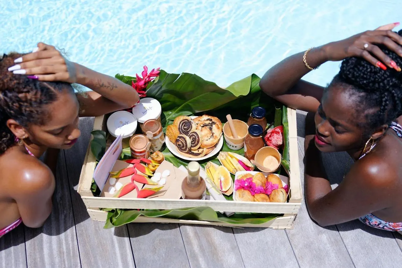 Residence Mapou : Bungalow Cycas - Logement De Charme Avec Piscine Saint-Francois